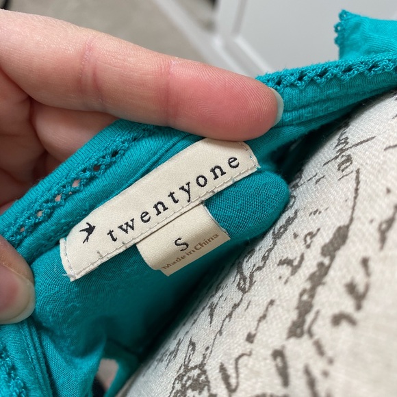 Super cute tank top, size small - Picture 3 of 3